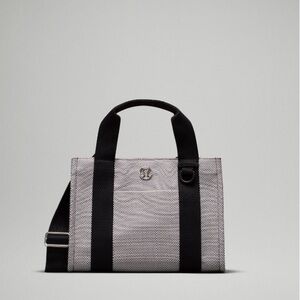 Like new, lululemon two-tone canvas tote bag *mini 4L